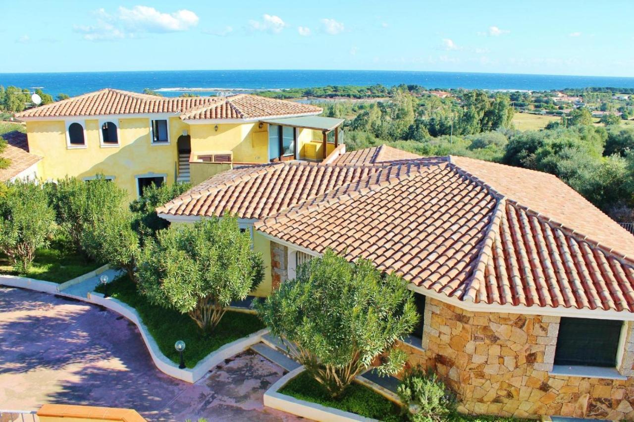 Vila Oleandri Rossi Tanaunella Exteriér fotografie