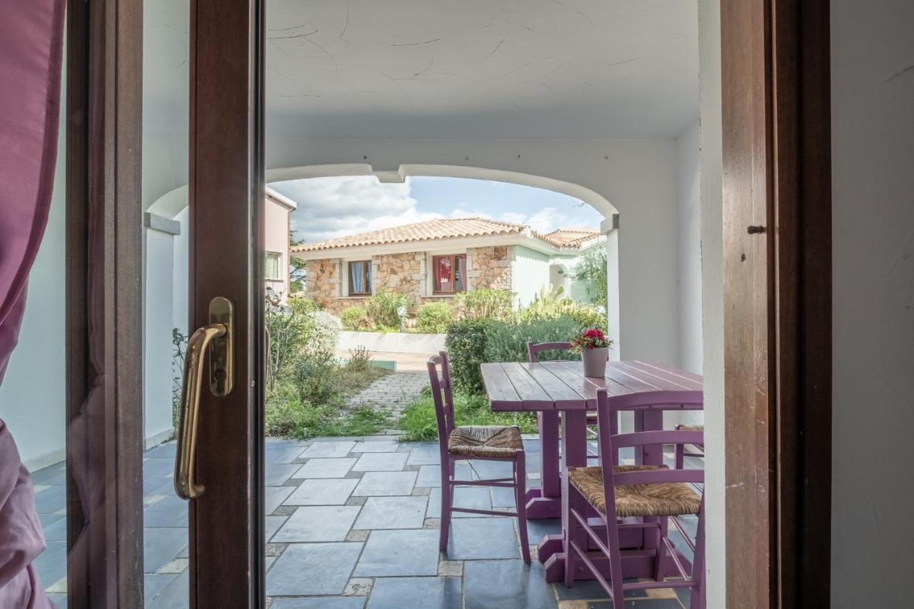 Vila Oleandri Rossi Tanaunella Exteriér fotografie