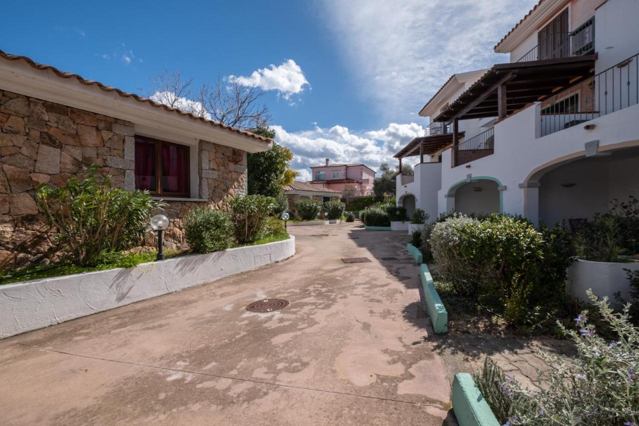 Vila Oleandri Rossi Tanaunella Exteriér fotografie