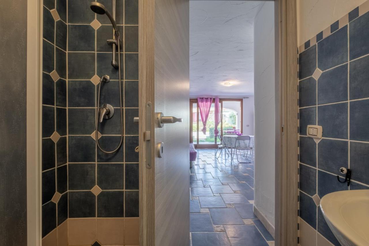 Vila Oleandri Rossi Tanaunella Exteriér fotografie