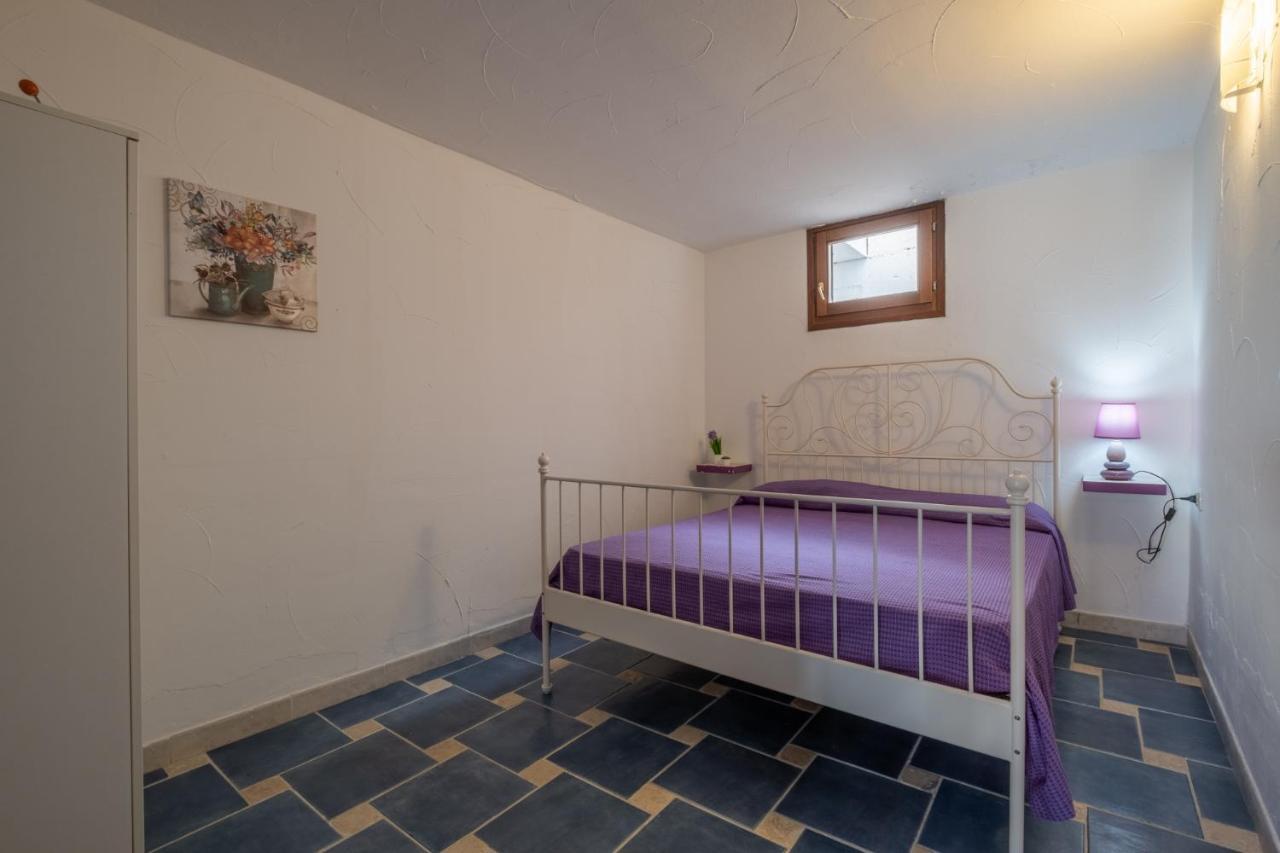 Vila Oleandri Rossi Tanaunella Exteriér fotografie