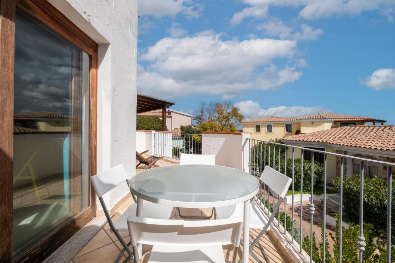 Vila Oleandri Rossi Tanaunella Exteriér fotografie