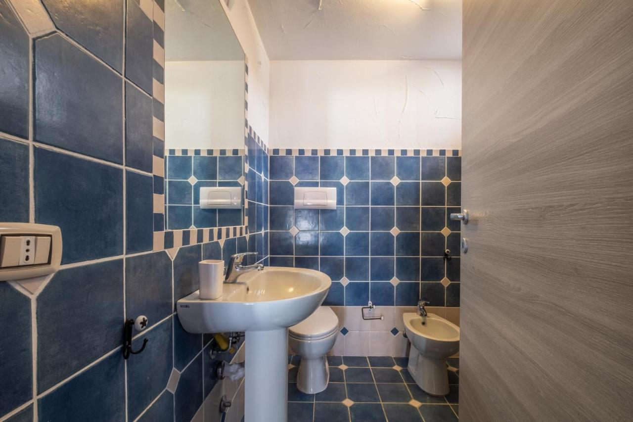 Vila Oleandri Rossi Tanaunella Exteriér fotografie