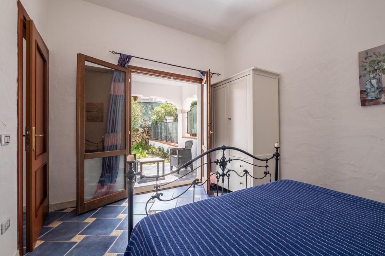 Vila Oleandri Rossi Tanaunella Exteriér fotografie